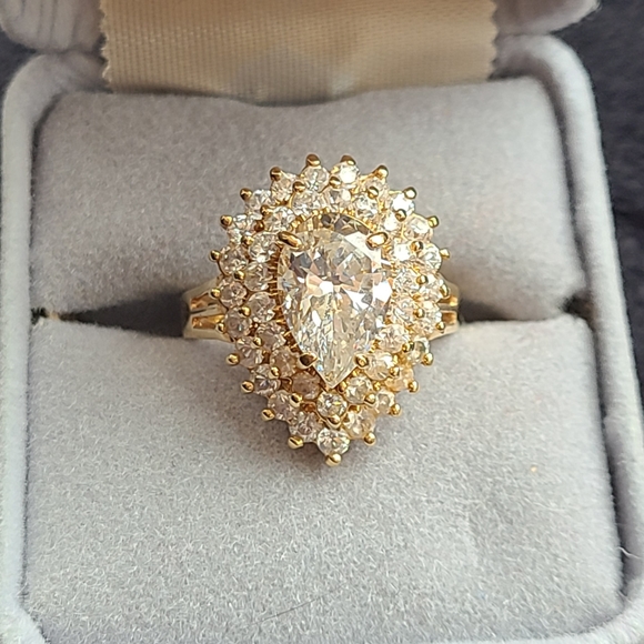 Jewelry - Vintage gold cocktail ring